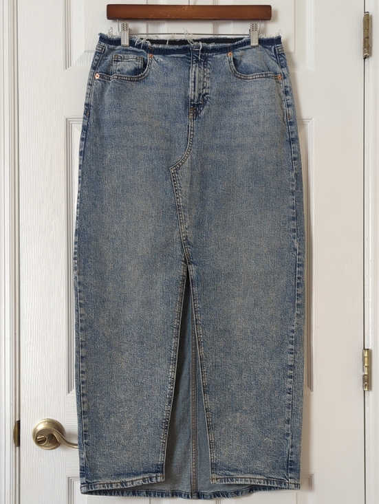 wild fable Dresses & Skirts - Wild Fable Classic Medium Wash Frayed Low Waisted Front Slit Denim Maxi Skirt 8